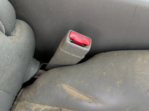 03-06 Suburban 1500 Passenger Right Front Seat Belt Buckle Receiver Oem Gray 92I