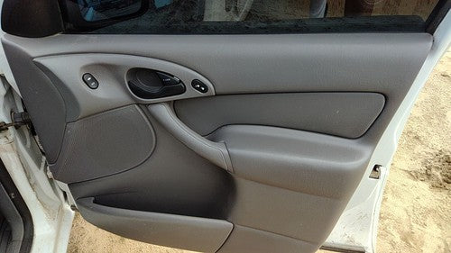 00-03 Focus Station Wagon Passenger Right Front Inside Door Trim Panel Switches