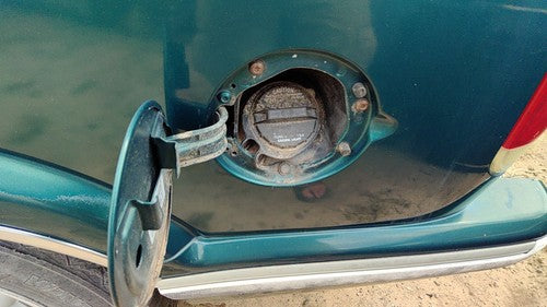 1995-1996 S10 Blazer Fuel Filler Neck Assembly With Gas Cap Oem 15712084