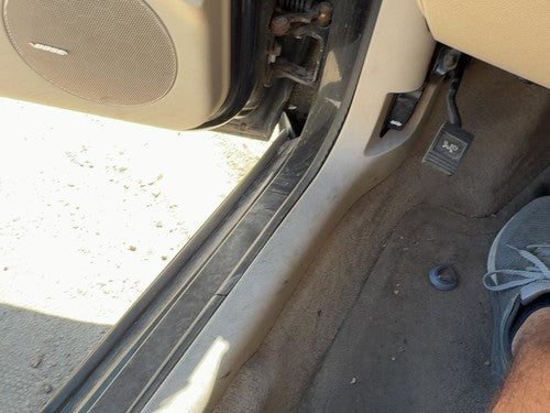 2006-2011 Chevy Impala Driver Left Lower Kick Trim Panel Oem Neutral 522
