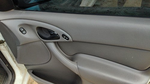 00-03 Focus Station Wagon Passenger Right Front Inside Door Trim Panel Switches