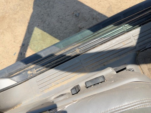 99-07 Suburban 1500 Driver Left Lower Sill Step Moulding Trim Panel Oem Gray 92I