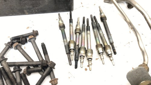 03 Ford F250 6.0L Powerstroke Fuel Injector Lines Glow Plugs Misc Engine Bolts