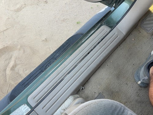 03-06 Kia Sorento Driver Left Lower Sill Step Moulding Trim Panel Oem Beige Fc