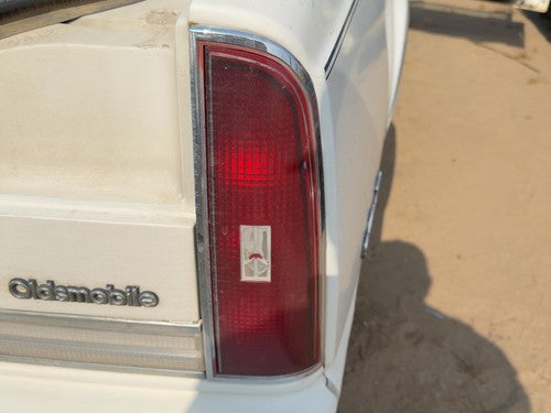 1985-1990 Oldsmobile 98 Passenger Right Tail Light Brake Lamp Oem Rear 00919890