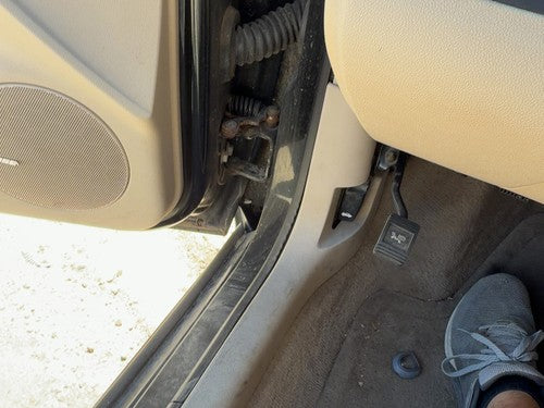 2006-2011 Chevy Impala Driver Left Lower Kick Trim Panel Oem Neutral 522