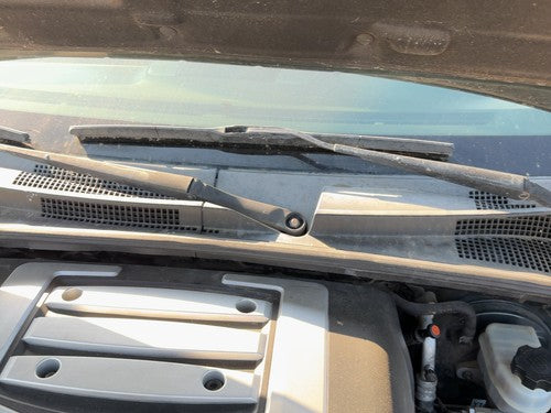 2003-2006 Kia Sorento Windshield Wiper Cowl Vent Trim Panel Oem Cover
