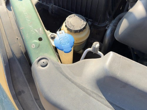 2005-2006 Kia Sorento Windshield Washer Fluid Reservoir With Pump Oem Wiper Tank