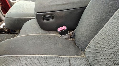 1998-2001 Mazda B2500 Driver Left Front Seat Belt Buckle Receiver Oem Gray V2