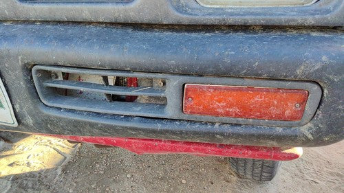 88-97 Nissan Hardbody Driver Left Front Turn Signal Light Lamp Bumper Mounted