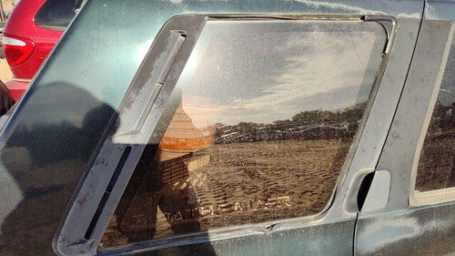 90-95 Nissan Pathfinder Passenger Right Rear Quarter Glass Back Side Window Oem