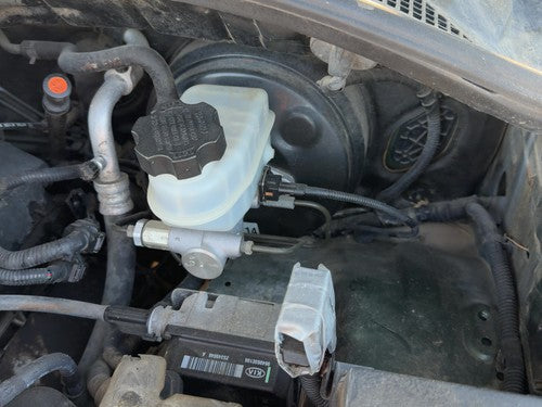 03-06 Sorento Power Brake Booster With Master Cylinder Pair Set Without Abs 4X4