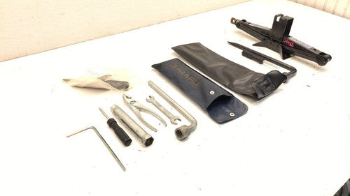 2000-2004 Subaru Legacy Complete Spare Jack And Tool Kit Oem Factory Set