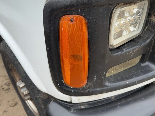 96-02 Express Van 2500 Passenger Right Front Turn Signal Light Outer Mounted