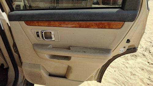 07-08 Grand Vitara Xl-7 Passenger Door Trim Panel With Switches Back Tan