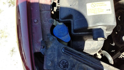 2001-04 Volvo V70 Xc Windshield Washer Fluid Reservoir With Pump Oem Wiper Tank
