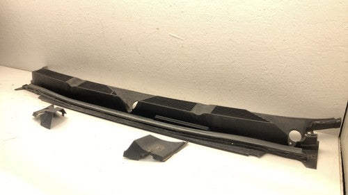 2007-2008 Chevy Silverado 2500 Windshield Wiper Cowl Vent Trim Panel Oem Cover
