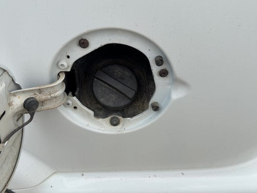 1998-2000 Chevy S10 Blazer Fuel Filler Neck Assembly With Gas Cap Oem 15026401