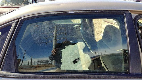 2000-2005 Chevy Impala Passenger Right Rear Side Window Door Glass Oem Back
