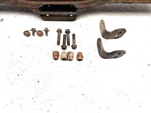 2001 Gmc Sierra 2500 Transmission Crossmember Mount Bracket With Hardware