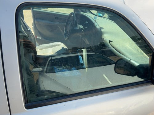 2000-2006 Chevy Suburban 1500 Passenger Right Front Side Window Door Glass Oem