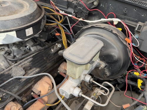 92-93 Silverado 1500 Power Brake Booster With Master Cylinder Pair Set Oem 5.7L