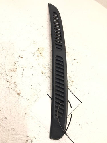 96-04 Nissan Pathfinder Driver Left Rear Quarter Glass Trim Window Moulding Only