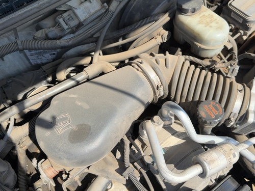 96-05 Chevy S10 Blazer Complete Air Intake Cleaner Filter Box Housing with Tube