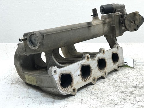 1997-2000 Ford Escort Upper Intake Manifold Assembly Plenum 2.0L Throttle Valve