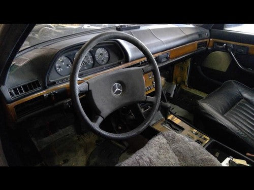 1981-1985 Mercedes 300Sd Driver Left Rear Lower Door Moulding Only 1267300805