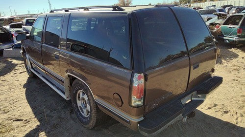 1992-1999 Chevy Suburban Passenger Right Rear Moulding On Corner Panel Oem