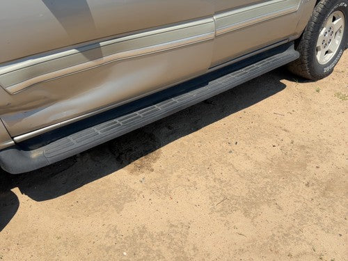 2001-2006 Chevy Suburban 1500 Driver Left Running Board Side Step Oem 4X4