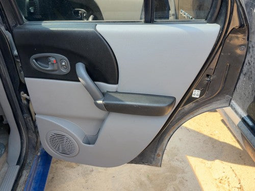 04-05 Vue Redline Passenger Right Rear Door Trim Panel Switches Back Gray 17D