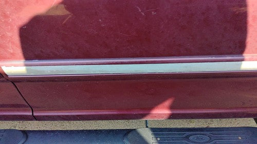 97-02 Expedition Passenger Right Front Moulding From Door Trim Strip Maroon Jl