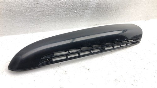 1992-1994 Chevy Suburban Driver Left Rear Moulding On Corner Panel Oem