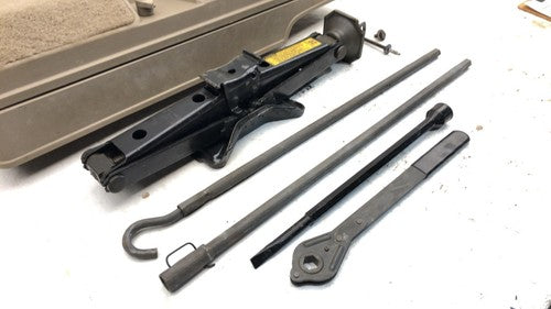 95-00 Chevy Silverado 2500 Complete Jack Tool Set Kit Tray Housing Extended Cab