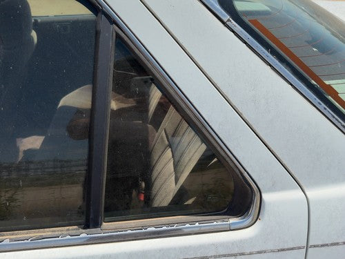 86-89 Accord Lx Driver Left Rear Vent Window Back Door Glass With Frame Oem