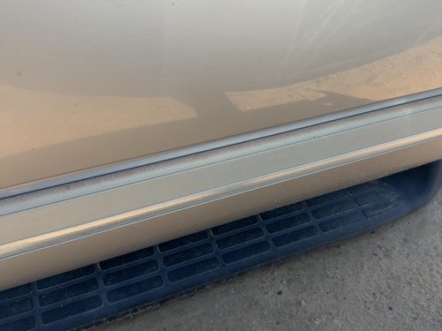 00-06 Suburban 1500 Passenger Right Front Moulding From Door Trim Strip Silver B