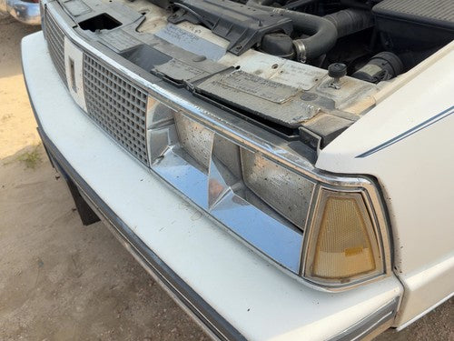 1985-1986 Oldsmobile 98 Complete Header Panel Assembly Oem White 22527190