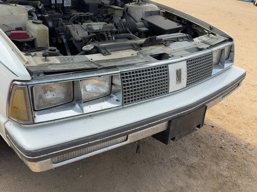 1985-1986 Oldsmobile 98 Complete Header Panel Assembly Oem White 22527190