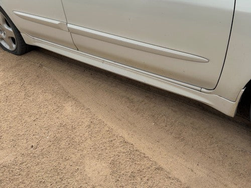 2000 Infiniti I30 Passenger Right Lower Rocker Panel Moulding Oem White