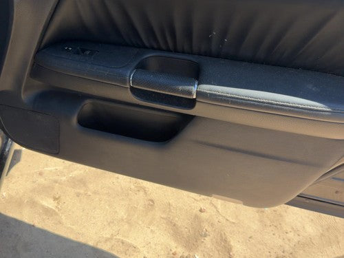 06-07 M35X Passenger Right Front Door Trim Panel With Switches Wood Graphite