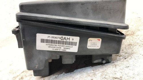 2004-2006 Chrysler Pacifica Engine Fuse Box Power Distribution Panel Oem
