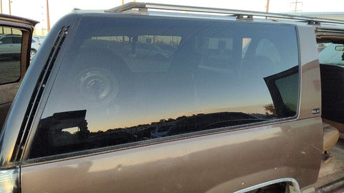 1992-1999 Chevy Suburban Passenger Right Rear Quarter Glass Back Side Window Oem