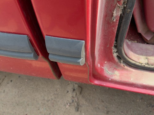 1991-1993 Dodge Dakota Passenger Right Rear Moulding On Cab Corner Oem