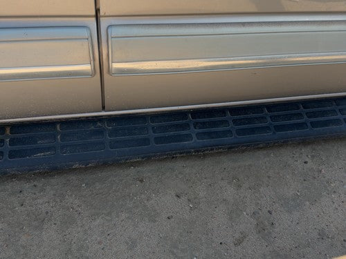 2001-2006 Chevy Suburban 1500 Passenger Right Running Board Side Step Oem 4X4
