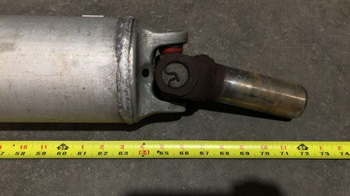 1999-2004 Gmc Sierra 2500 Rear Drive Shaft Oem Back Driveline 6.0L 4X4 15734902