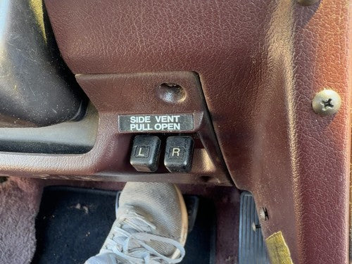 1988-1989 Honda Accord LX Sedan Driver Passenger Vent Levers with Cables OEM