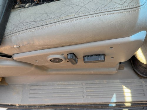05 Suburban 1500 Passenger Right Side Power Seat Switch With Trim Panel Gray 92I
