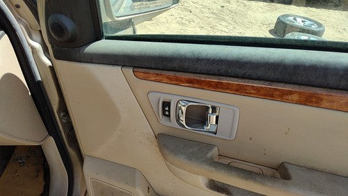 07-08 Grand Vitara Xl-7 Passenger Right Front Door Trim Panel With Switches Tan